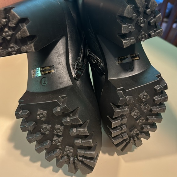 Brand new platform booties - Picture 5 of 7